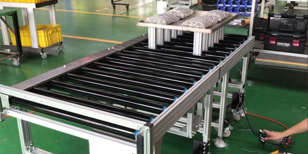 鋁擠型動力滾筒輸送帶輸送機含頂升機構 | Powered Roller Conveyor with Lifting Mechanism