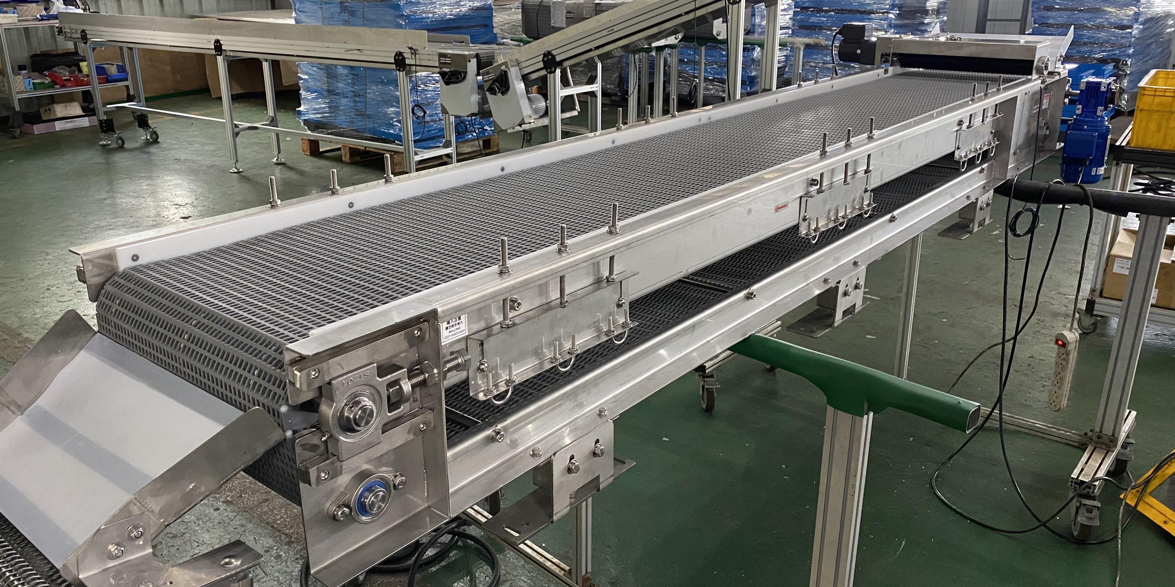 鋁擠型塑板帶輸送帶輸送機 | Plastic Plate Belt Conveyor