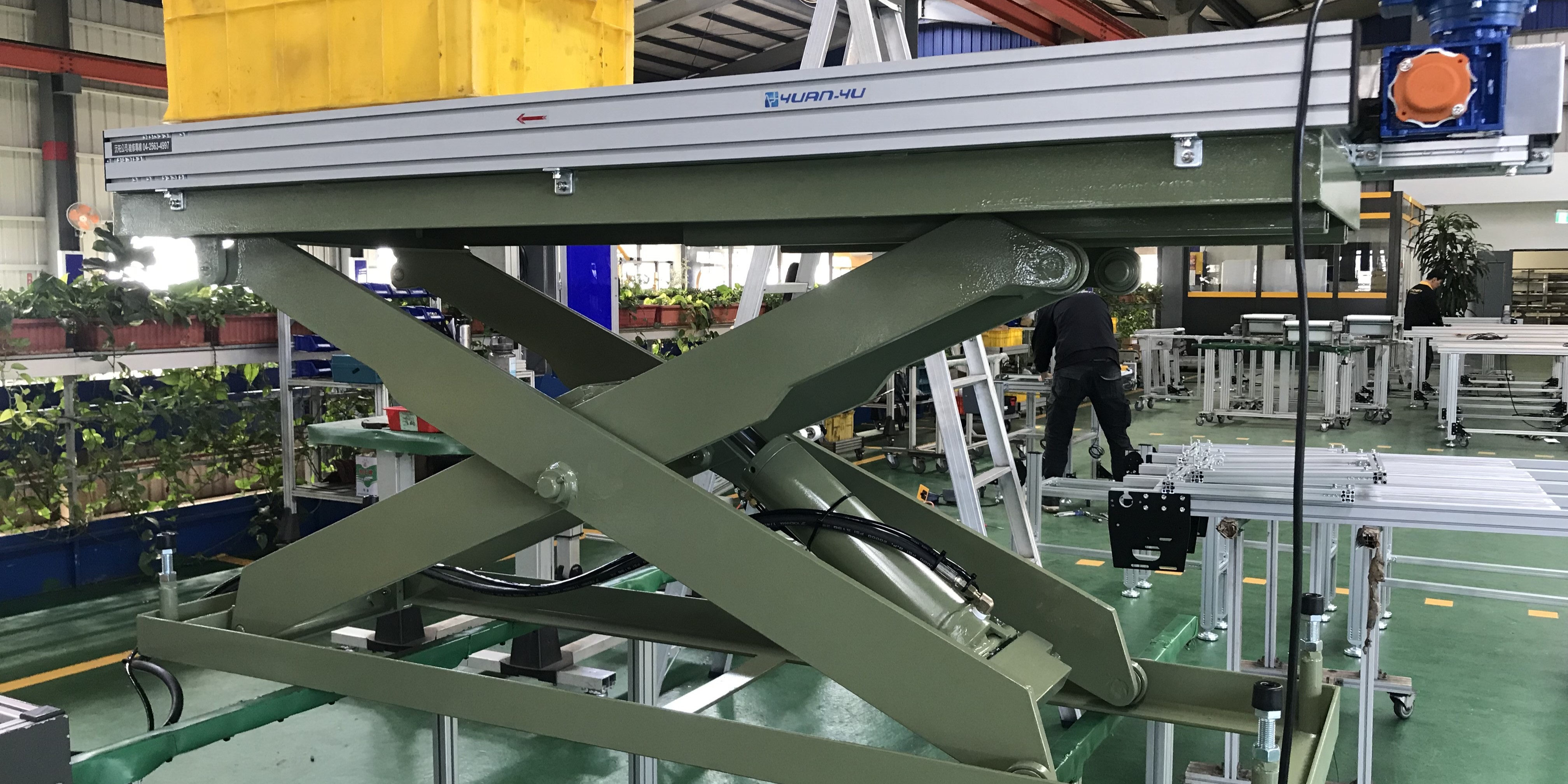 鋁擠型動力油壓升降滾筒輸送帶輸送機 | Power Hydraulic Lifting Roller Conveyor