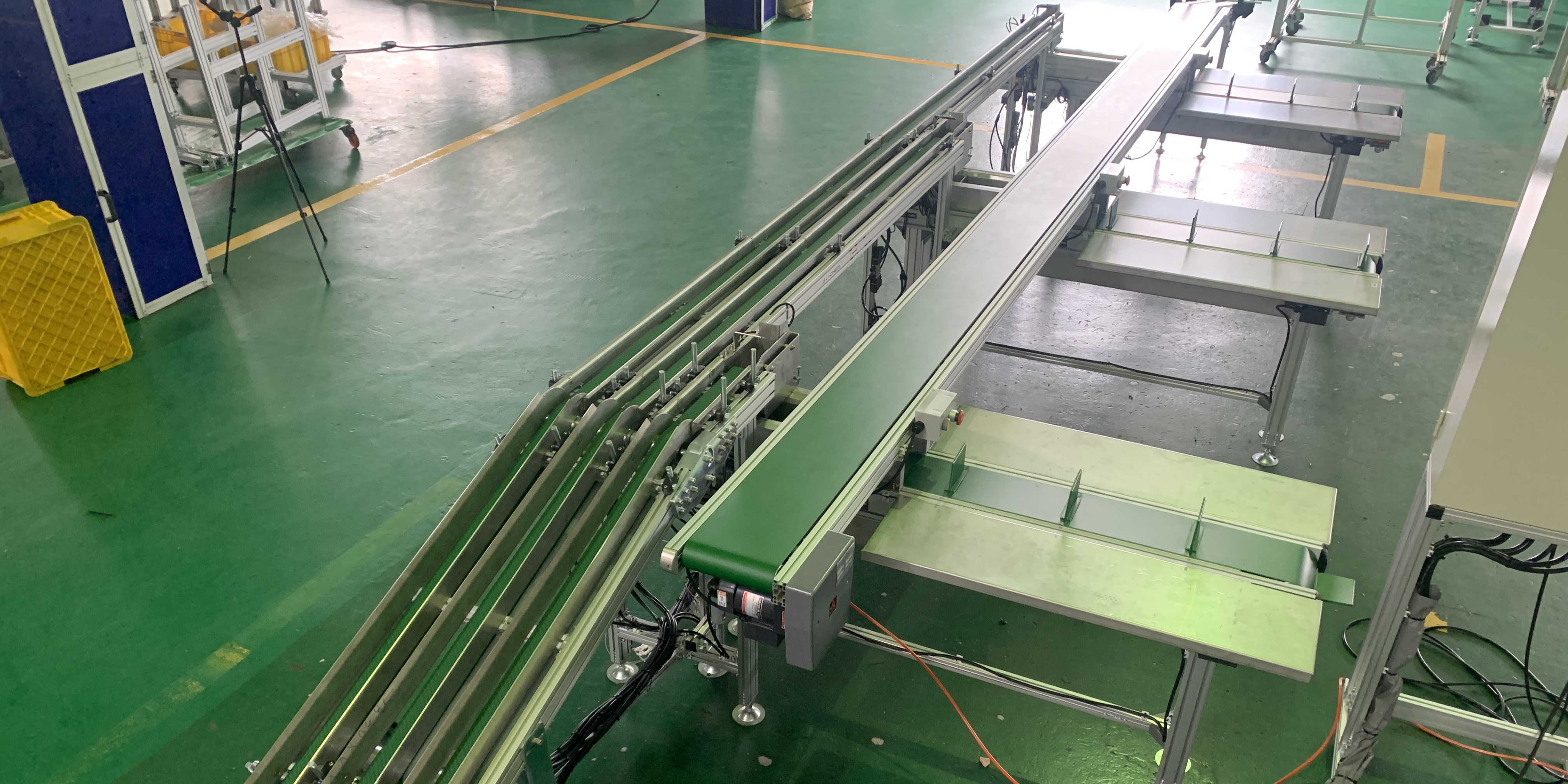 鋁擠型皮帶分道式吸風輸送帶輸送機 | Belt Splitting Suction Conveyor