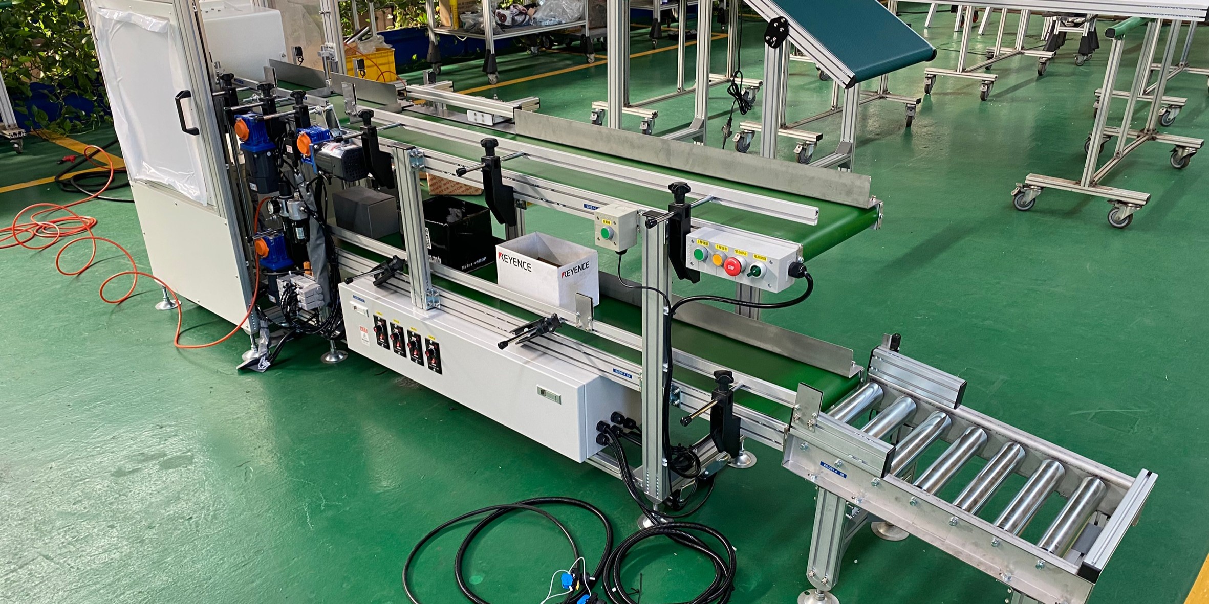 鋁擠型平面皮帶昇降式輸送帶輸送機 | Aluminum Extrusion Lifting Conveyor