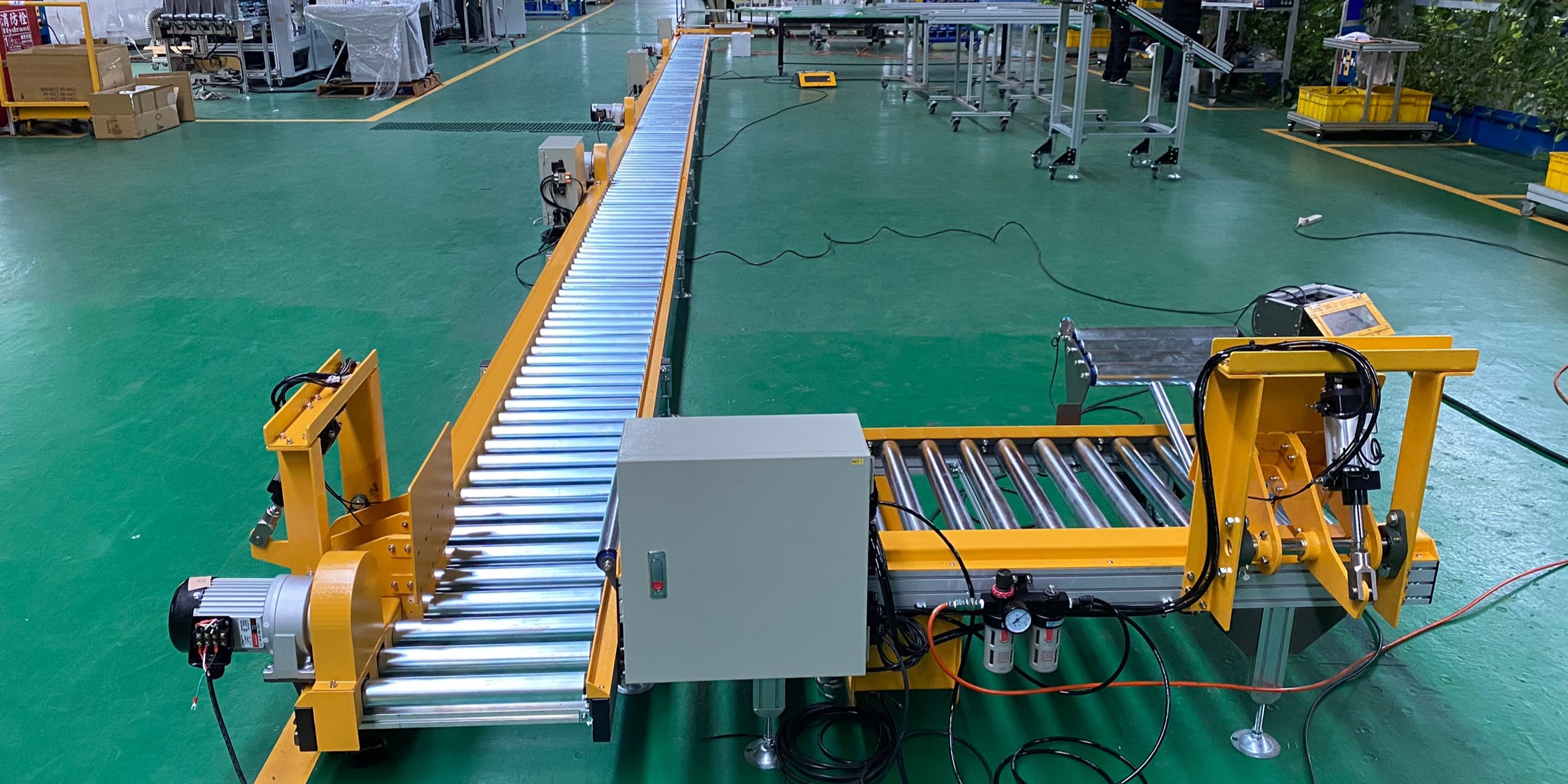 紙箱輸送動力滾筒台輸送機 | Carton Conveying Power Roller Conveyor