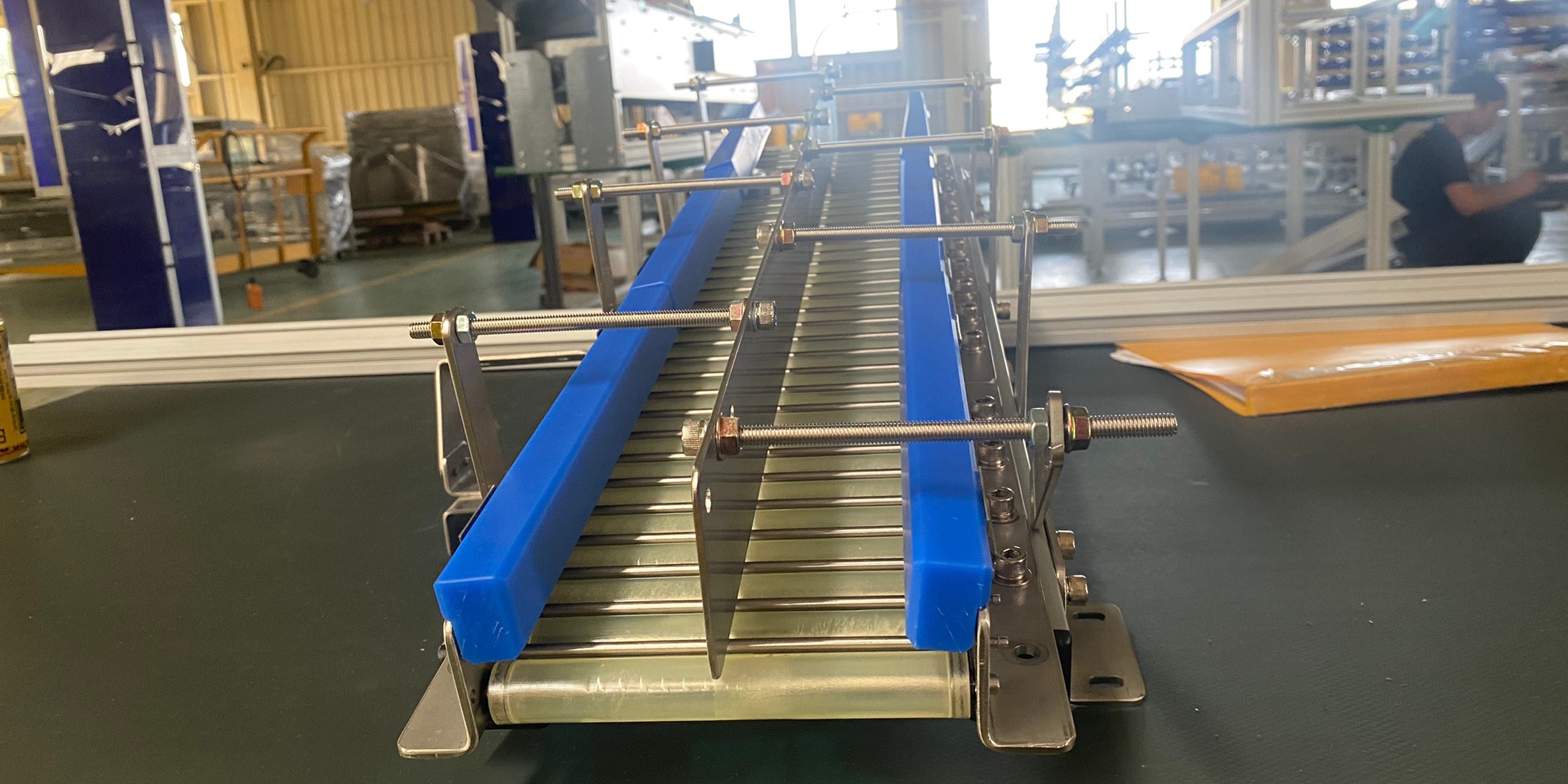 下料滾輪組輸送帶輸送機 | Unloading Roller Conveyor