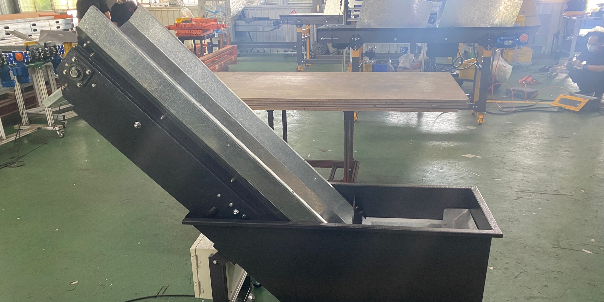 AW 儲油桶鋼板型鐵帶輸送帶輸送機 | AW Type Oil Storage Barrel Steel Plate Iron Belt Conveyor
