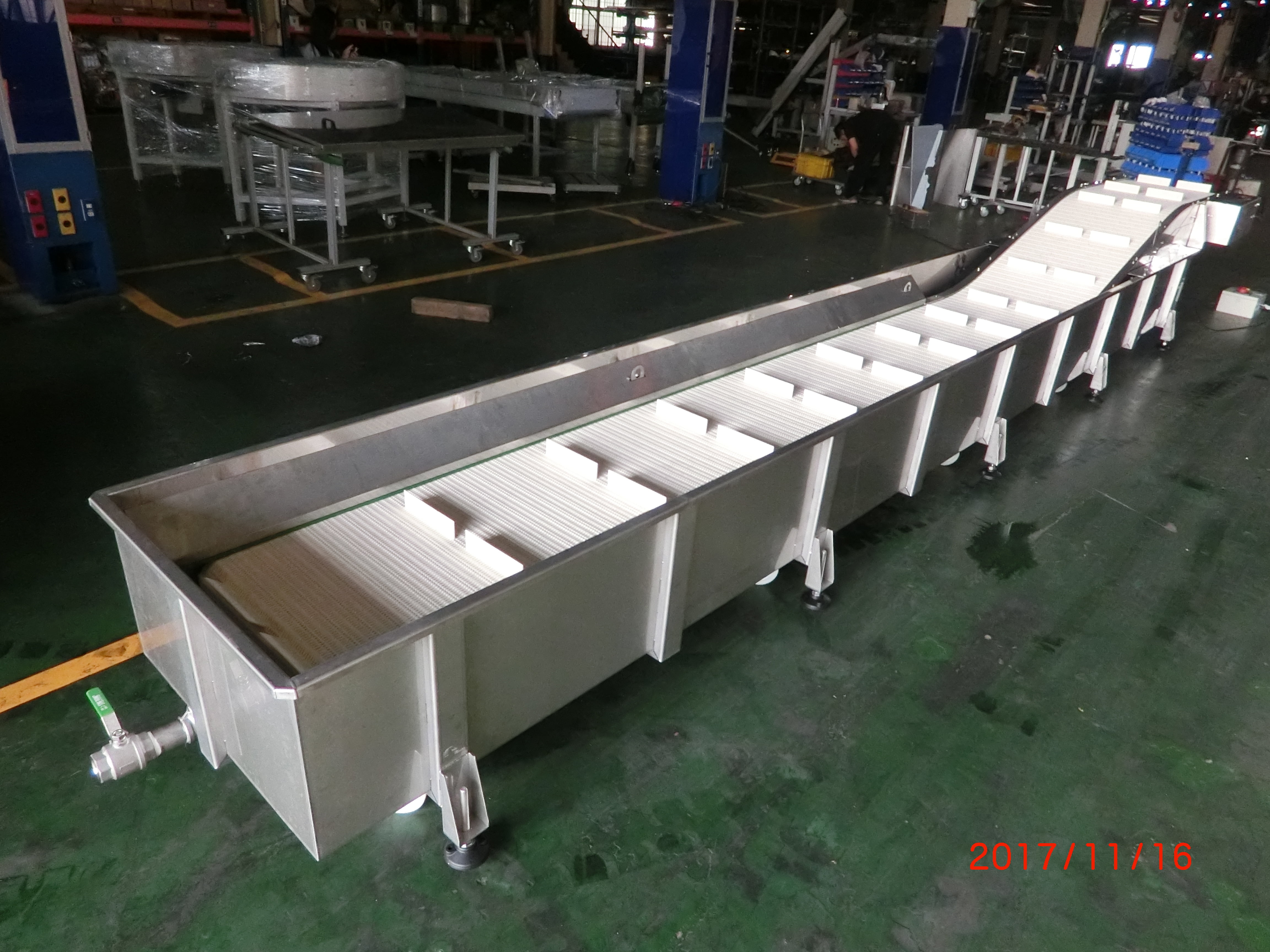 Stainless steel plastic plate water immersion conveyor