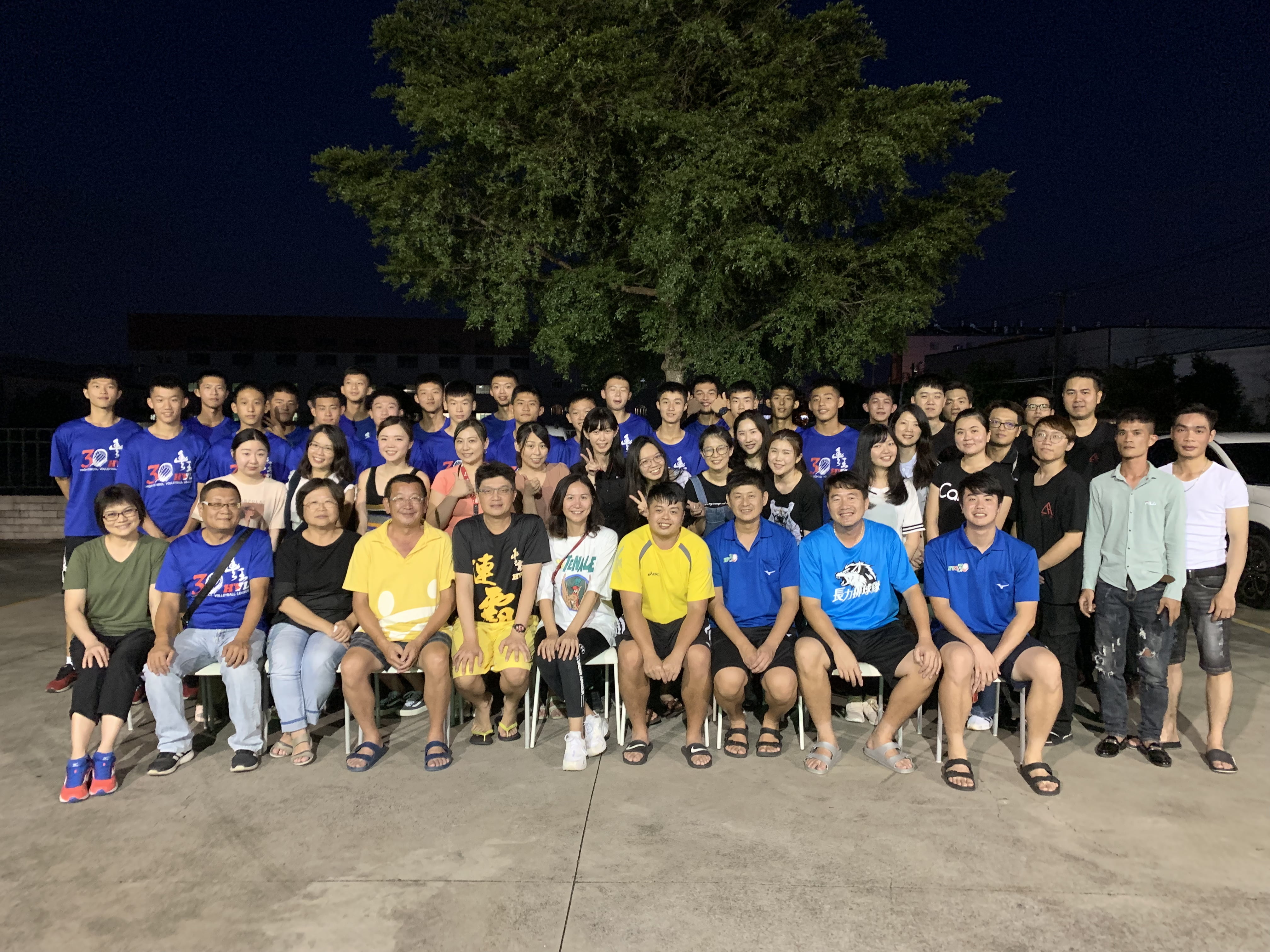 Lichen company and “Fengshang” Volleyball Club of orientation camp of night    