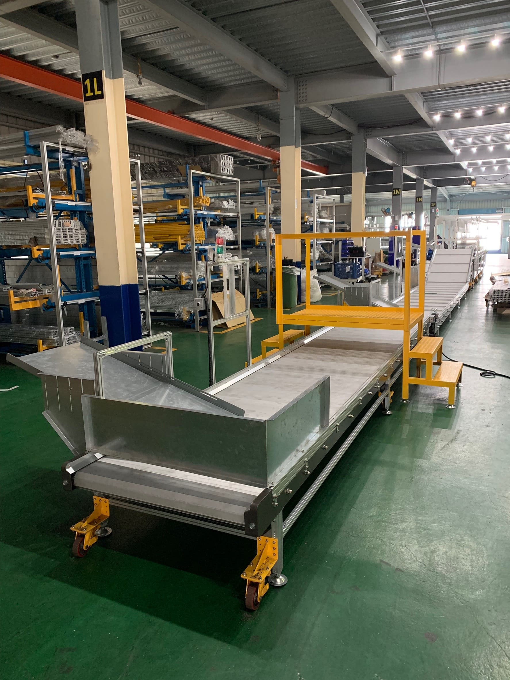 Steel plate type climbing gooseneck aluminum plate belt conveyor-Lichen Conveyor Equipment Co., Ltd.