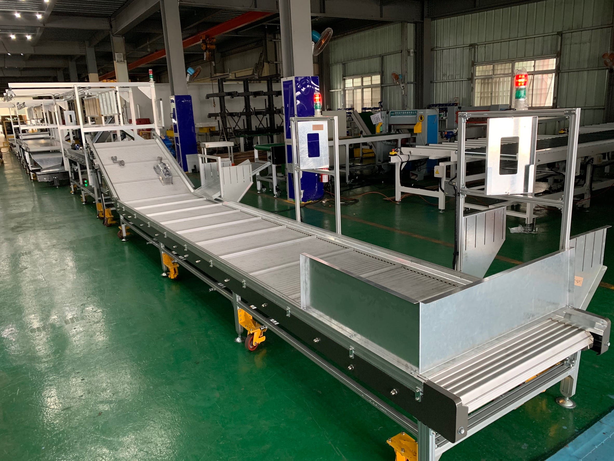 Steel plate type climbing gooseneck aluminum plate belt conveyor-Lichen Conveyor Equipment Co., Ltd.