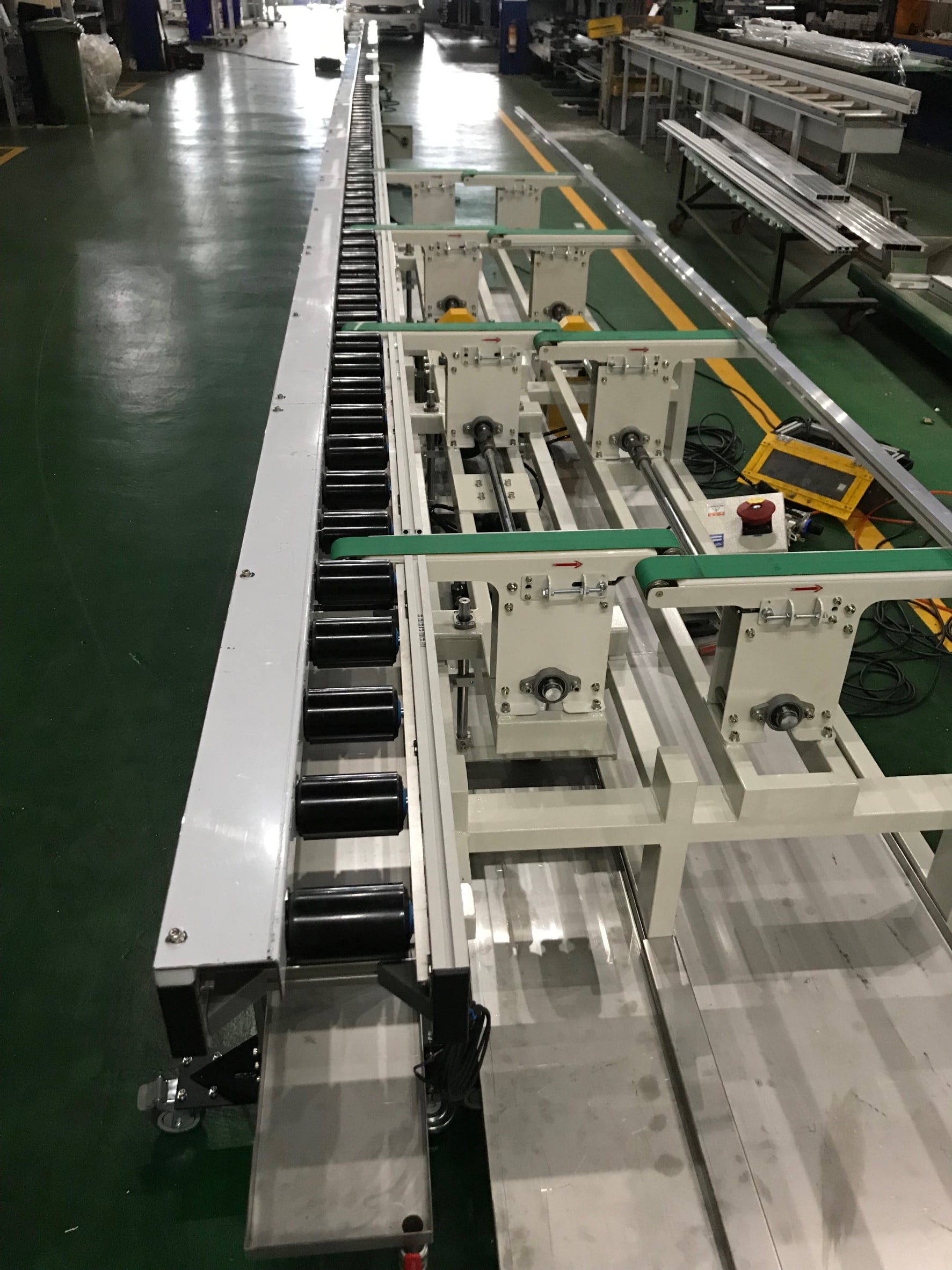 Aluminum extrusion type traverse mechanism roller conveyor -Lichen Conveyor Equipment Co., Ltd. 