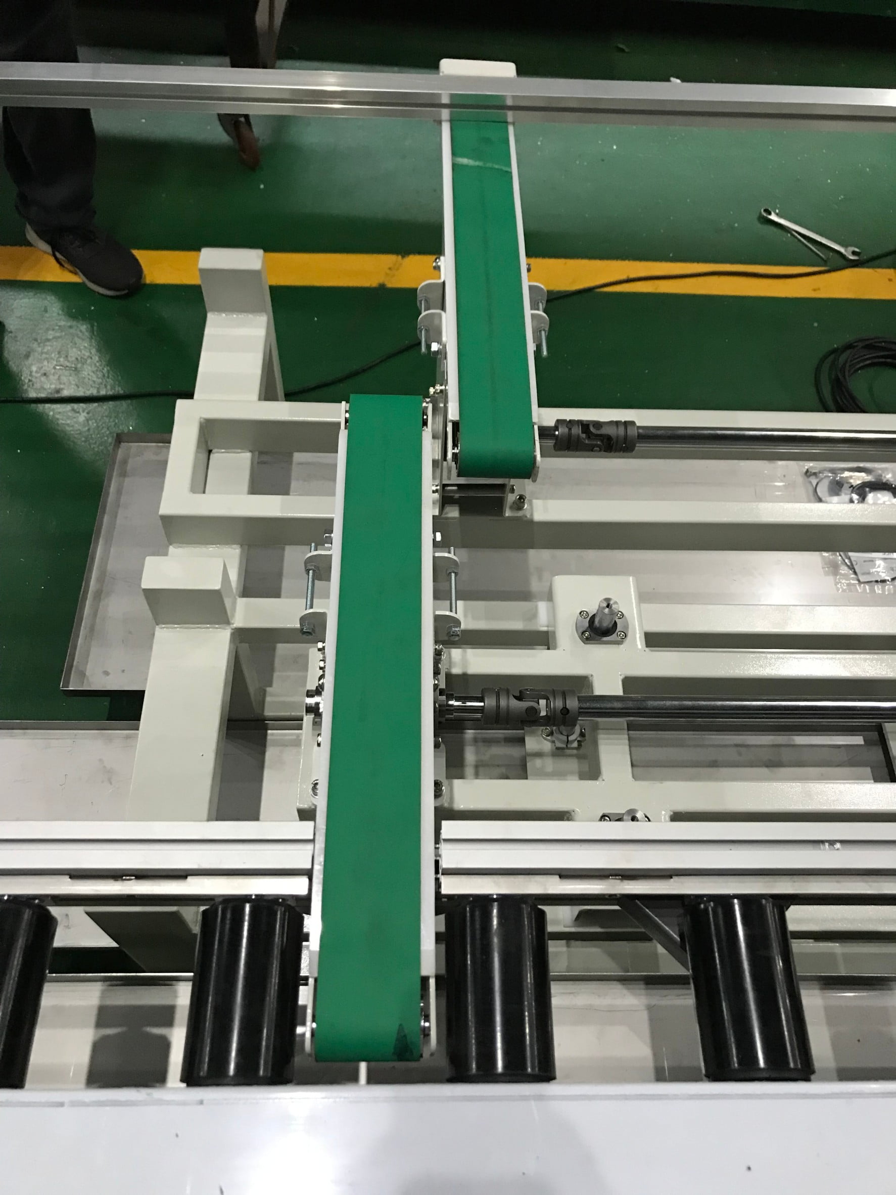 Aluminum extrusion type traverse mechanism roller conveyor -Lichen Conveyor Equipment Co., Ltd.