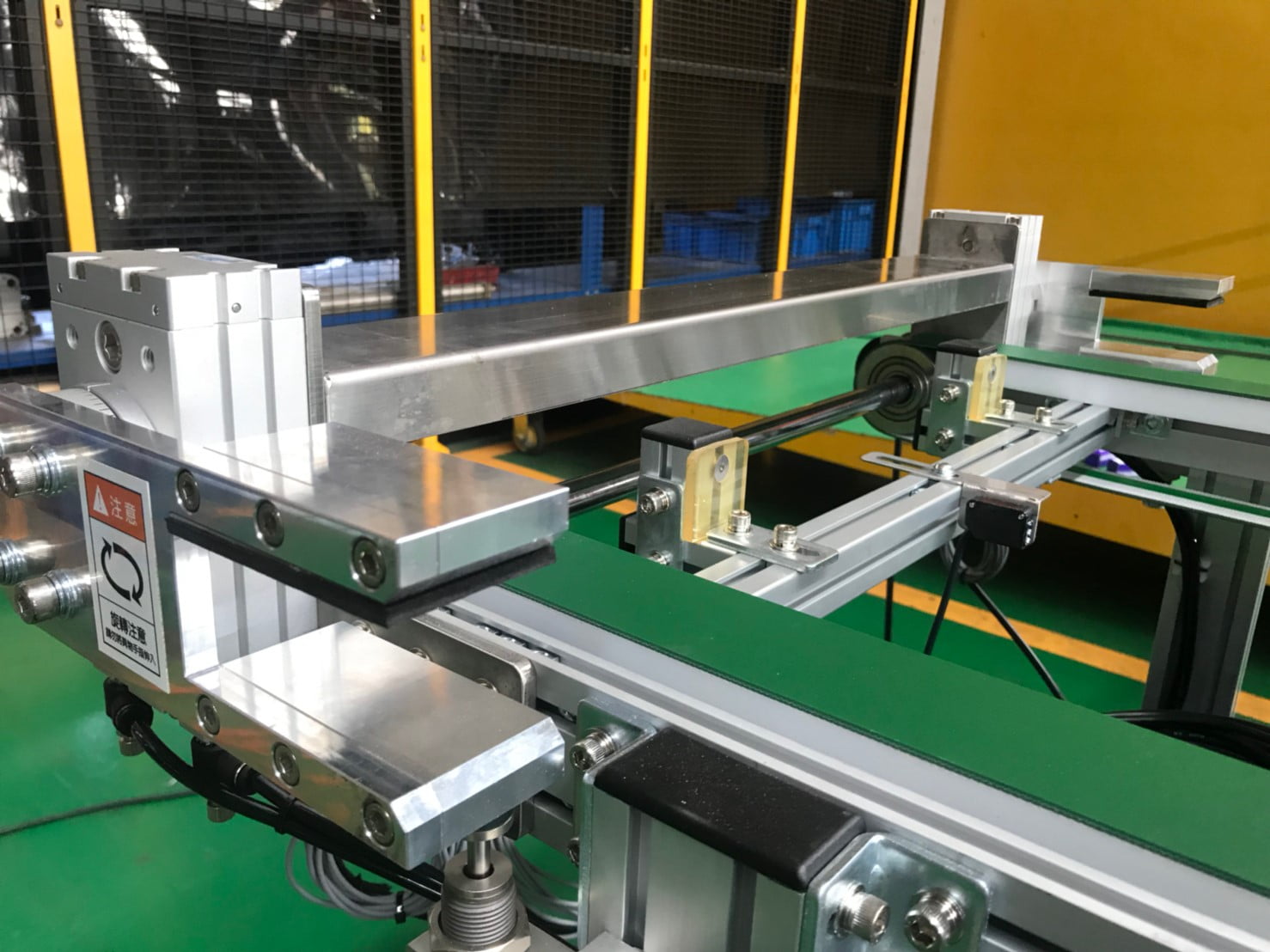 Wood flipped double belt conveyor -Lichen Conveyor Equipment Co., Ltd.