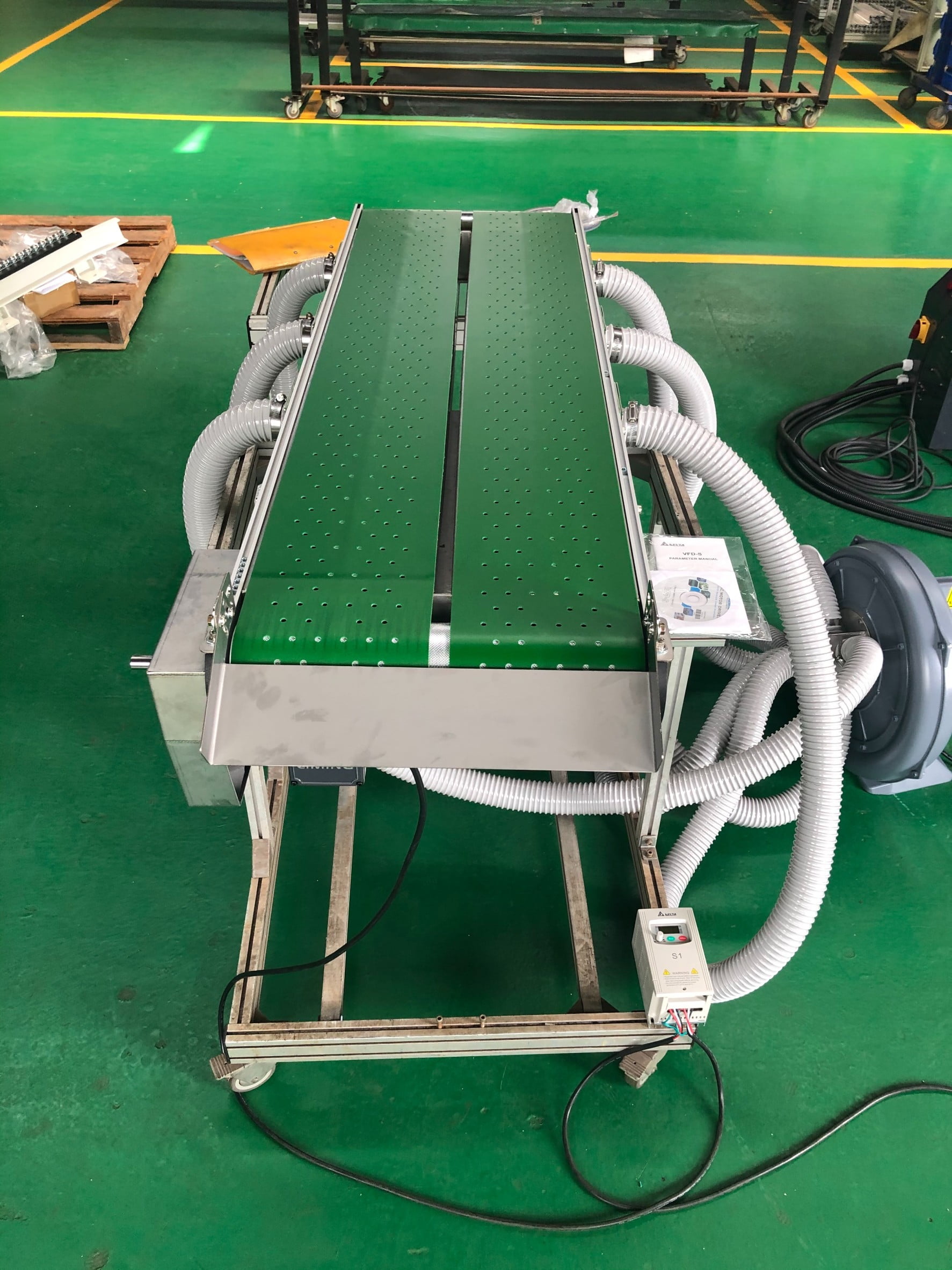 Aluminum extrusion belt type plane suction conveyor-Lichen Conveyor Automatic Equipment Co., Ltd.