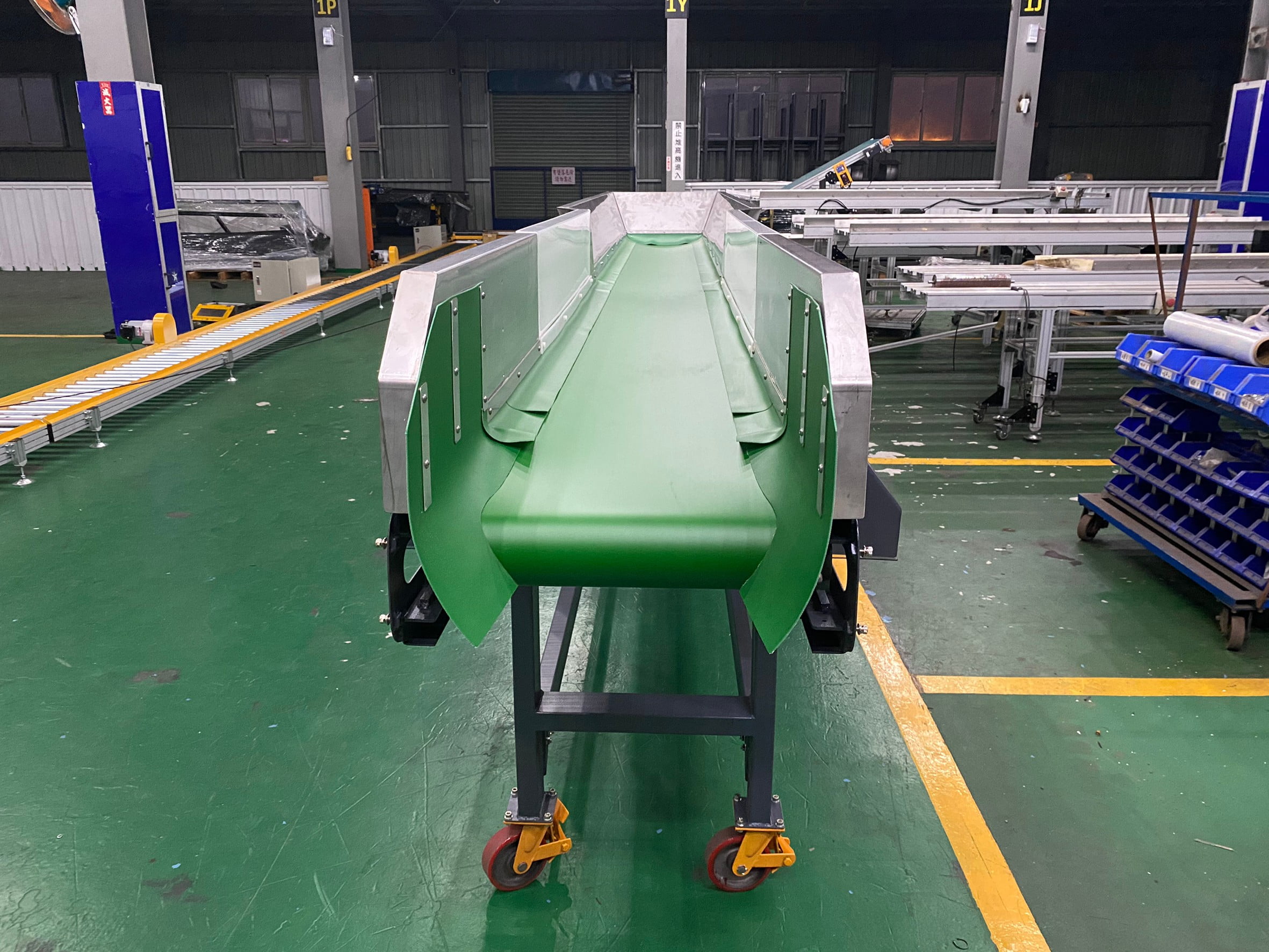 鋼板型金檢皮帶平面輸送機-麗晨輸送機自動化設備公司