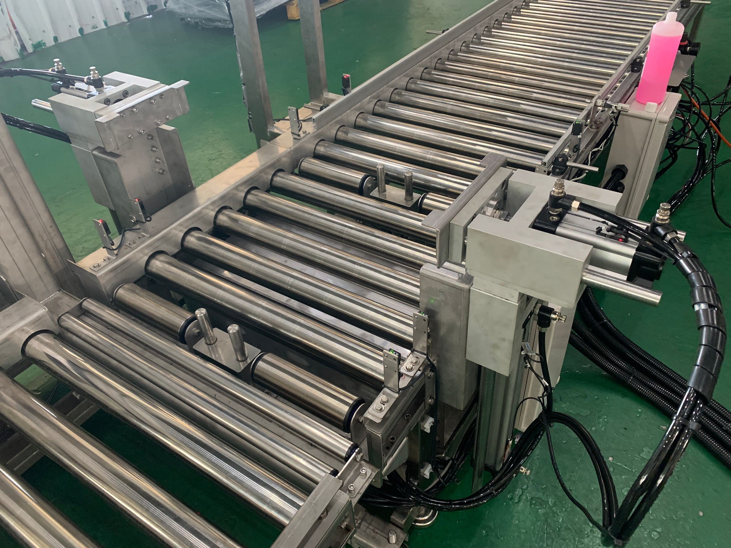 Stainless powered roller conveyor-Lichen Conveyor Automatic Equipment Co., Ltd.