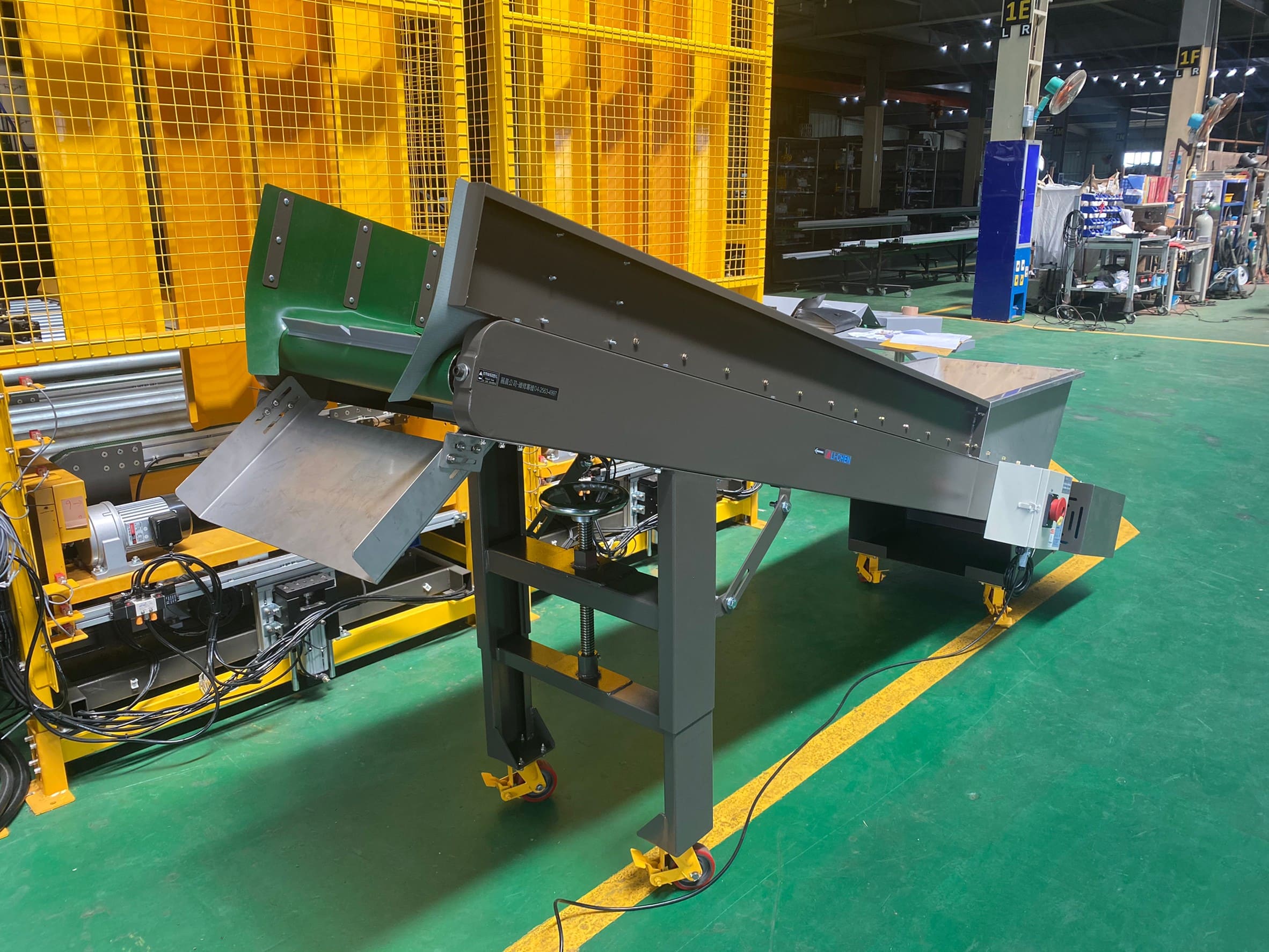 Steel hopper type belt climbing conveyor-Lichen Conveyor Automatic Equipment Co., Ltd.